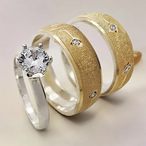 Set de anillo de compromiso y argollas de matrimonio en oro de 18K